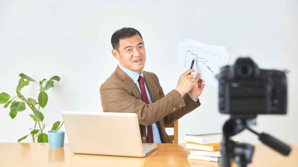 visual aids, English presentations, effective use, academic presentation, slides, communication tools, PowerPoint, engaging visuals, clarity in presentations