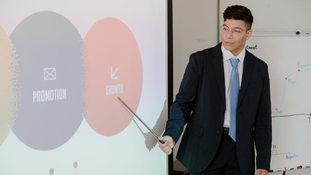 visual aids, English presentations, effective use, academic presentation, slides, communication tools, PowerPoint, engaging visuals, clarity in presentations