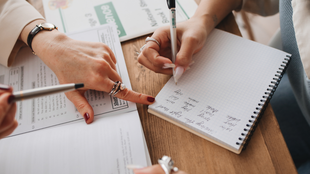 English academic writing, college students, writing guide 